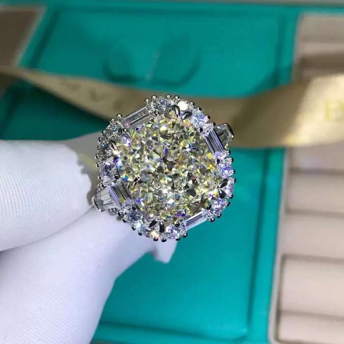 Rings Leyloon Jewelry 8 Carat Cushion Cut Moissanite Ring KM Colorless Double Claw Halo Three Stone