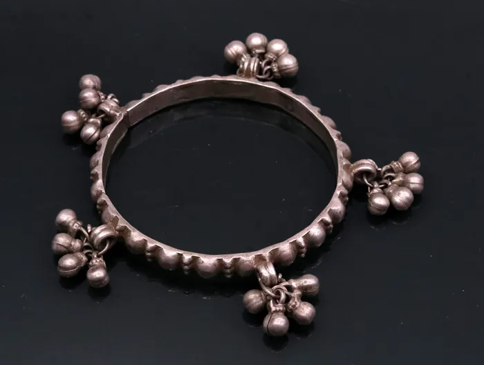 Bracelets TRIBAL ORNAMENTS Indian traditional handmade solid sterling silver bangle bracelet for womens excellent hanging bells charm bangle tribal jewelry sba16 Bracelets TRIBAL ORNAMENTS Indian traditional handmade solid sterling silver bangle bracelet for womens excellent hanging bells charm bangle tribal jewelry sba16