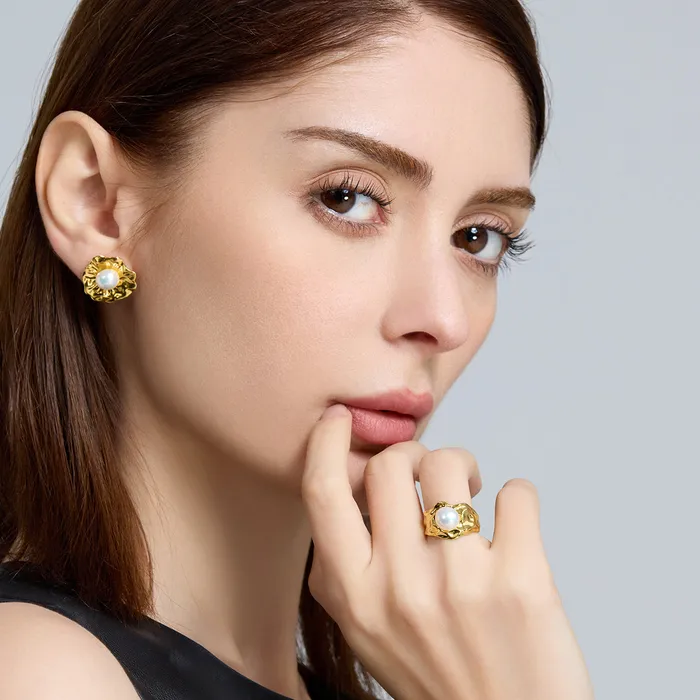 Pearly Lustre Earrings New Yorker Freshwater Pearl Earrings WE00487