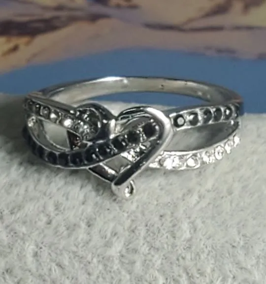 R625 Silver Heart Black Rhinestone Ring alice Rings