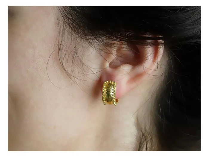 Earrings Elizabeth Locke Elizabeth Locke Granulated Curved Wide Hoop Earrings
