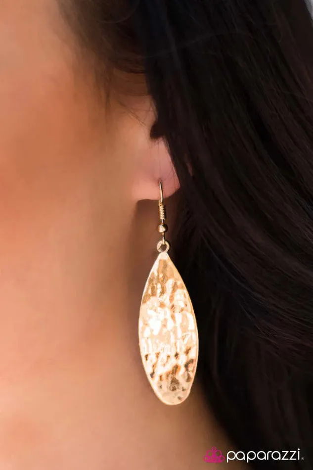 Earrings Paparazzi Earring The Lure of Beauty Gold Paparazzi Jewelry