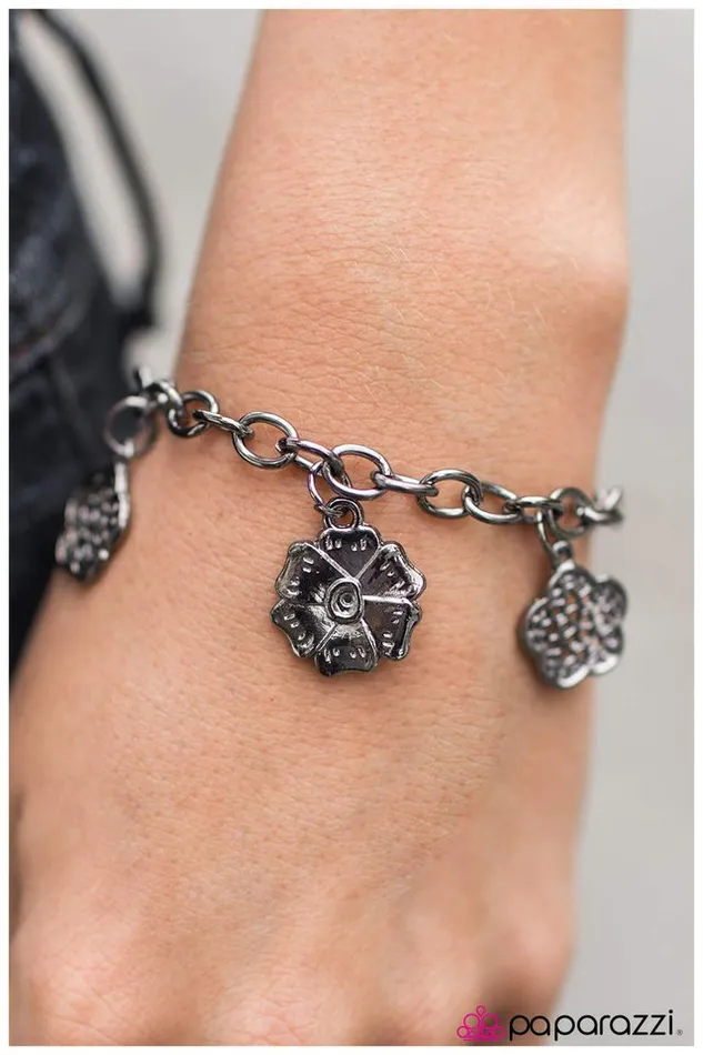 Paparazzi Bracelet Dancing With Daisies Black Paparazzi Jewelry Bracelets