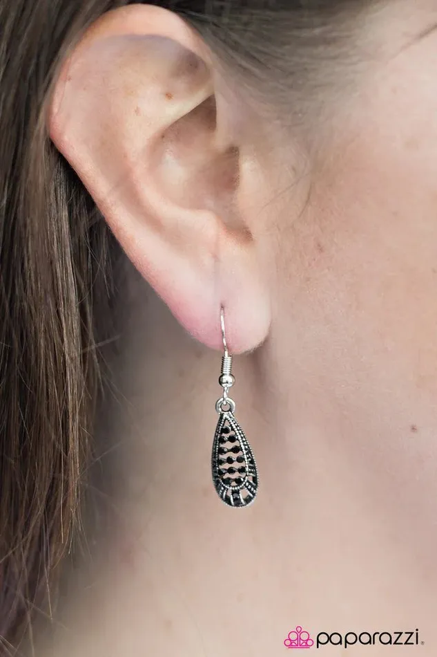 Paparazzi Earring Dropping Perfection Black Paparazzi Jewelry Earrings