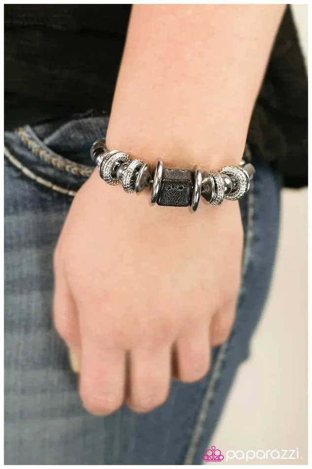 Paparazzi Jewelry Bracelets Paparazzi Bracelet Around the Block Black