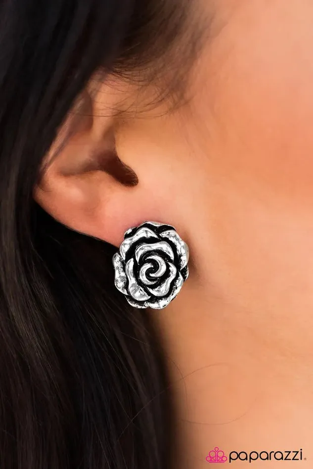 Paparazzi Jewelry Earrings Paparazzi Earring Festival Of Flowers Silver