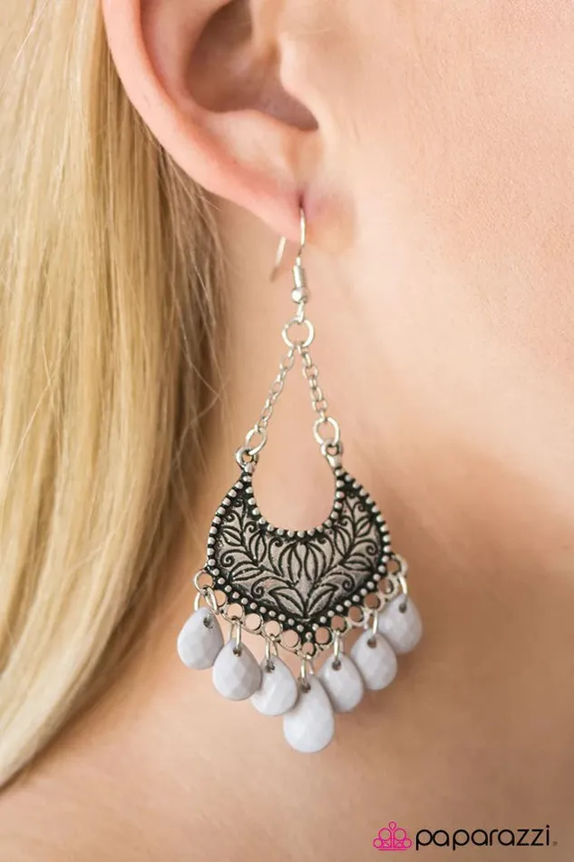 Paparazzi Jewelry Earrings Paparazzi Earring Summer Catch Silver