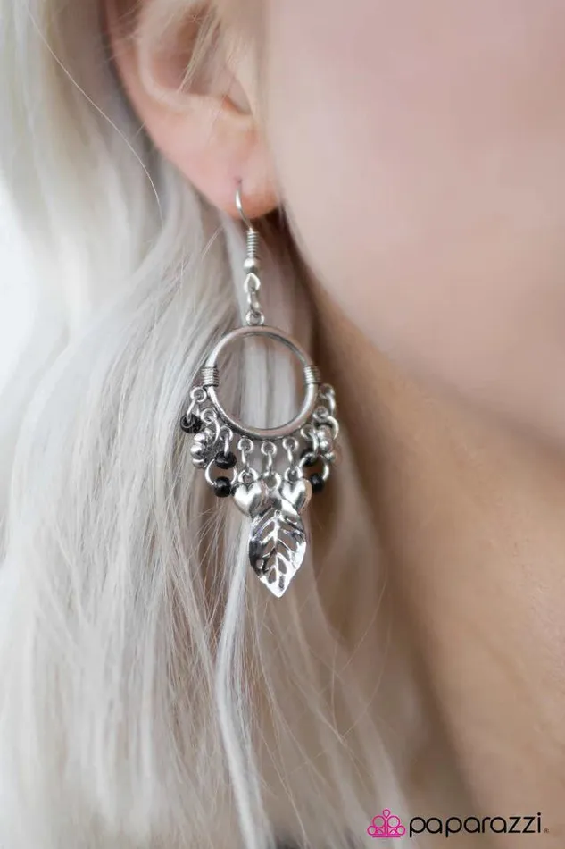 Paparazzi Jewelry Earrings Paparazzi Earring Welcome To FLIGHT Club Black