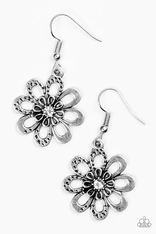 Paparazzi Jewelry Paparazzi Earring Fashion Floret White Earrings