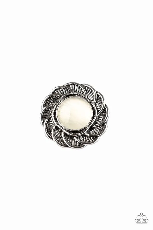 Paparazzi Ring Gardenia Glow White Paparazzi Jewelry Rings