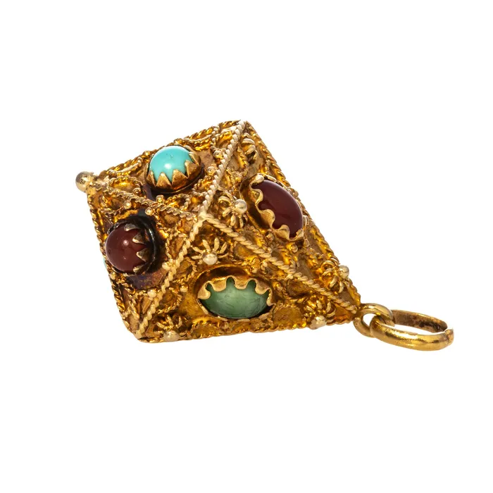PreStyled Sets Croghans Vintage Etruscan Revival MultiStone 18K Gold Charm