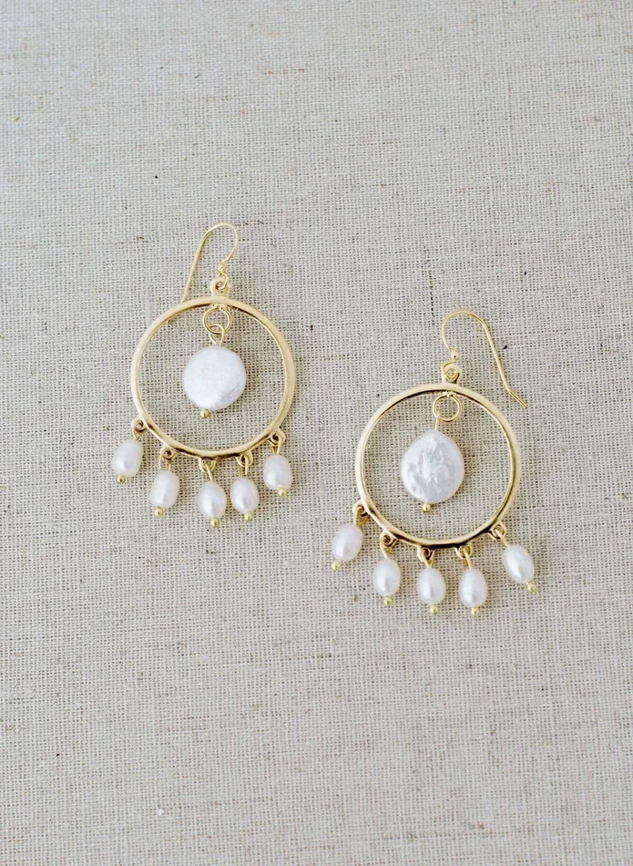 Festive pearl circle earrings Style 9023 twigs honey Earrings