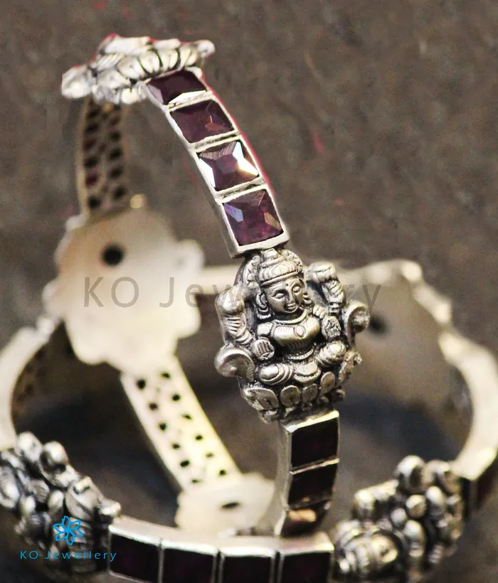 The Shri Silver Bracelet RedOxidisedSize22242628 Silversmith Bracelets