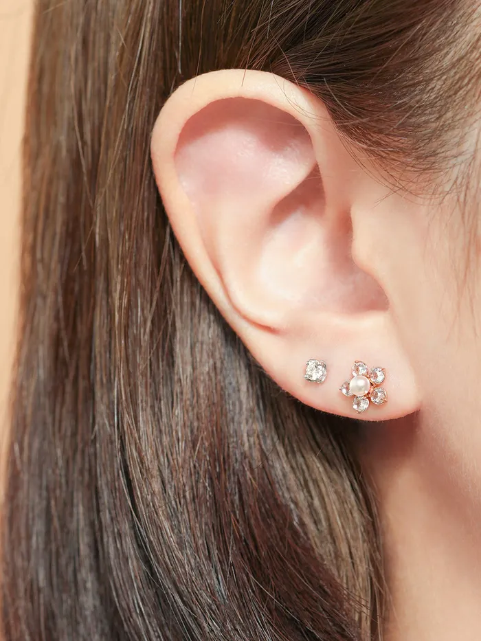 14K Gold Fresh Water Pearl Wind Flower Cartilage Earring 18G16G MinimalBijoux Earrings
