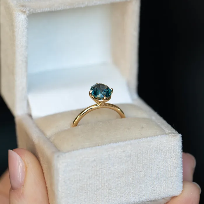 Anueva Jewelry 225ct Precision Cut Teal Montana Sapphire Four Prong Compass Set Solitaire in 18k Yellow Gold PreStyled Sets
