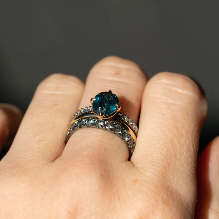 Anueva Jewelry 225ct Precision Cut Teal Montana Sapphire Four Prong Compass Set Solitaire in 18k Yellow Gold PreStyled Sets