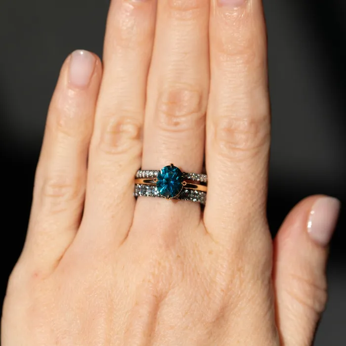Anueva Jewelry 225ct Precision Cut Teal Montana Sapphire Four Prong Compass Set Solitaire in 18k Yellow Gold PreStyled Sets