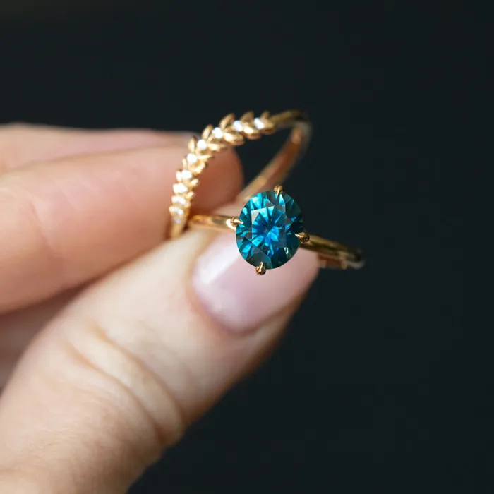 Anueva Jewelry 225ct Precision Cut Teal Montana Sapphire Four Prong Compass Set Solitaire in 18k Yellow Gold PreStyled Sets