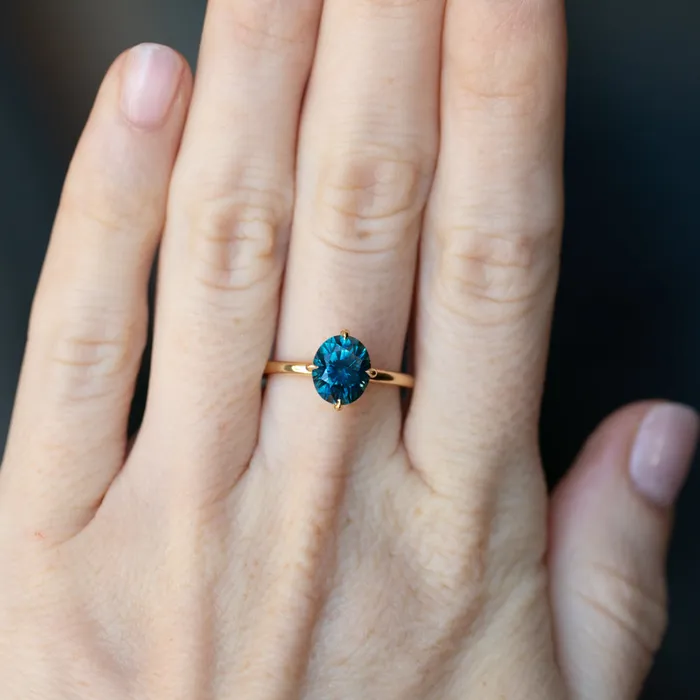 Anueva Jewelry 225ct Precision Cut Teal Montana Sapphire Four Prong Compass Set Solitaire in 18k Yellow Gold PreStyled Sets