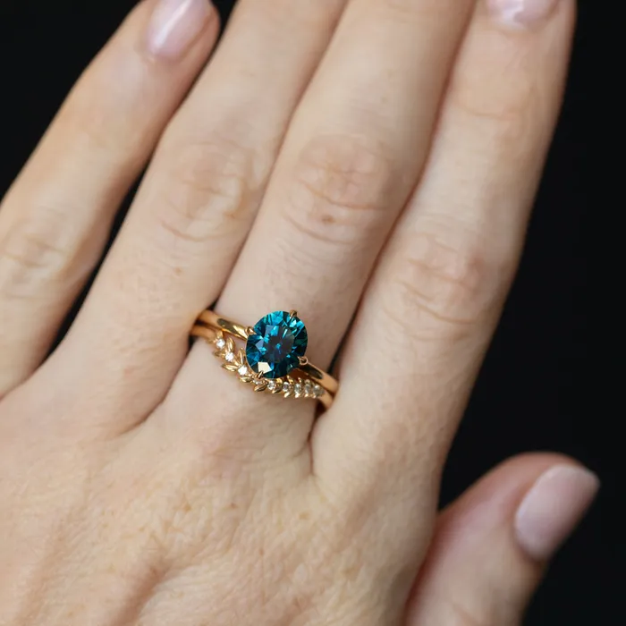 Anueva Jewelry 225ct Precision Cut Teal Montana Sapphire Four Prong Compass Set Solitaire in 18k Yellow Gold PreStyled Sets