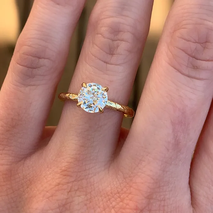 Anueva Jewelry PreStyled Sets 132ct GIA Crown Jubilee Diamond Evergreen Solitiare in 18k Yellow Gold