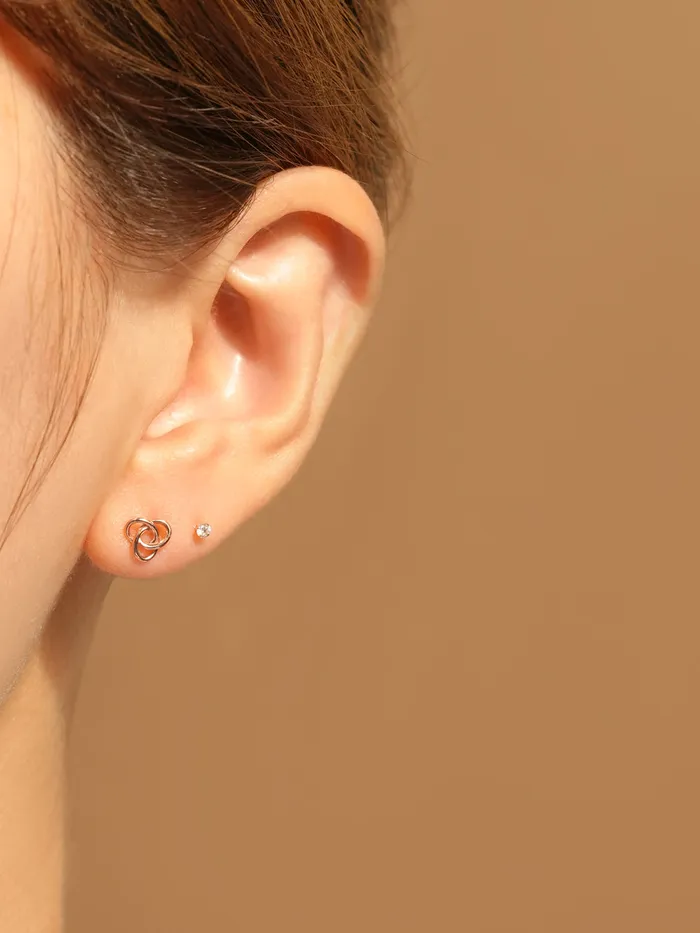 Earrings MinimalBijoux 14K Gold Linked Triangle Cartilage Earring 20G