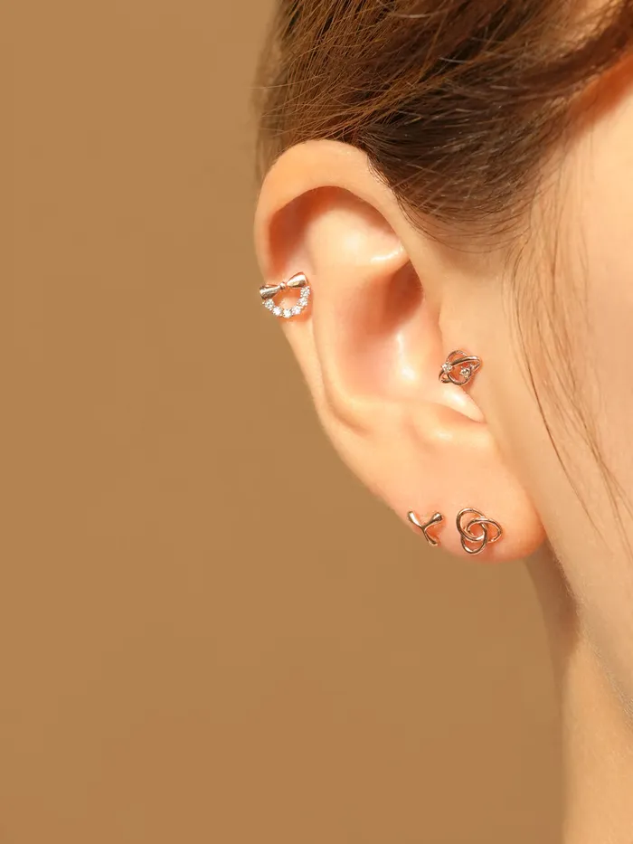 Earrings MinimalBijoux 14K Gold Linked Triangle Cartilage Earring 20G