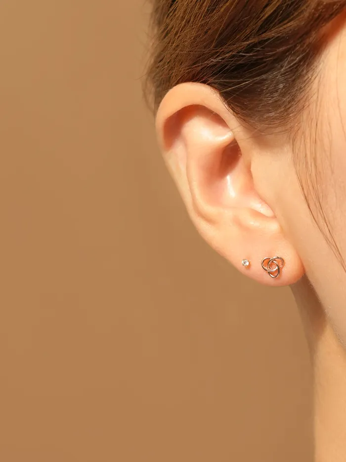 Earrings MinimalBijoux 14K Gold Linked Triangle Cartilage Earring 20G