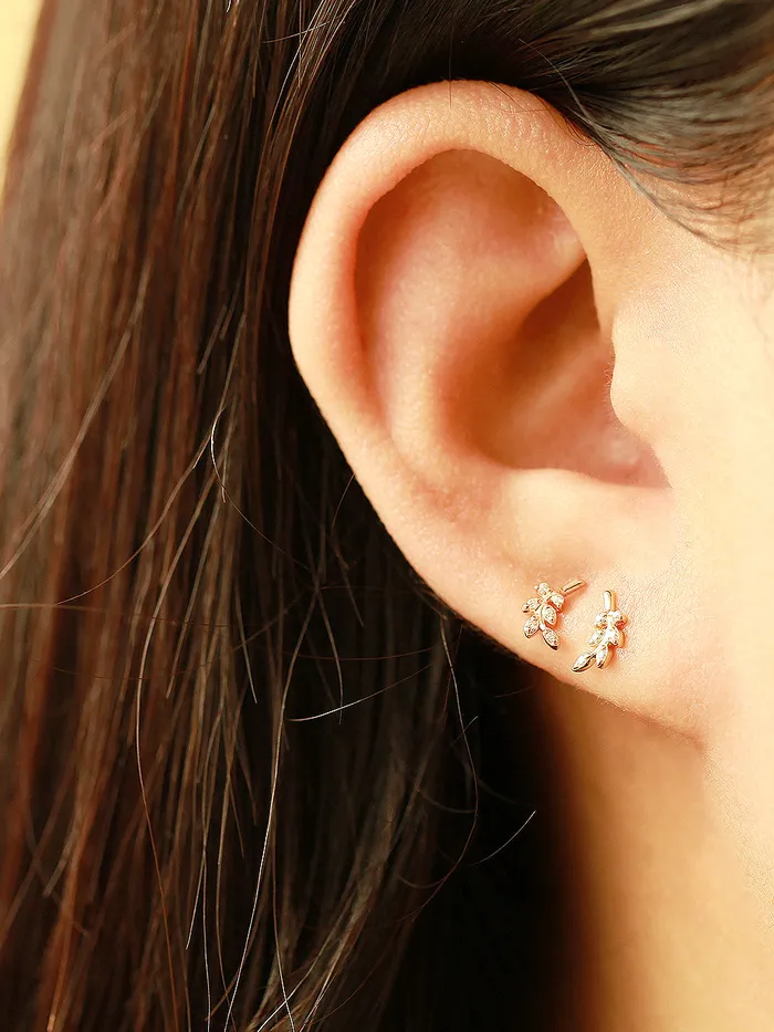 MinimalBijoux 14K Gold Point Leaf Cartilage Earring 20G18G16G Earrings