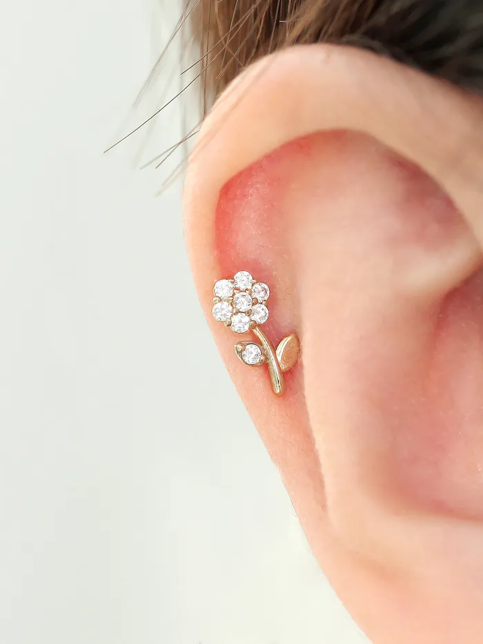 MinimalBijoux 14K Gold Ruby Flower Cartilage Earring 18G16G Earrings