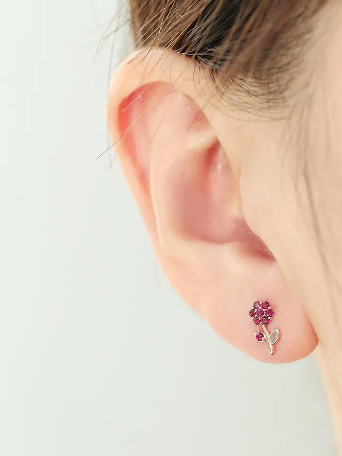 MinimalBijoux 14K Gold Ruby Flower Cartilage Earring 18G16G Earrings