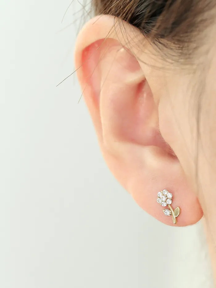 MinimalBijoux 14K Gold Ruby Flower Cartilage Earring 18G16G Earrings