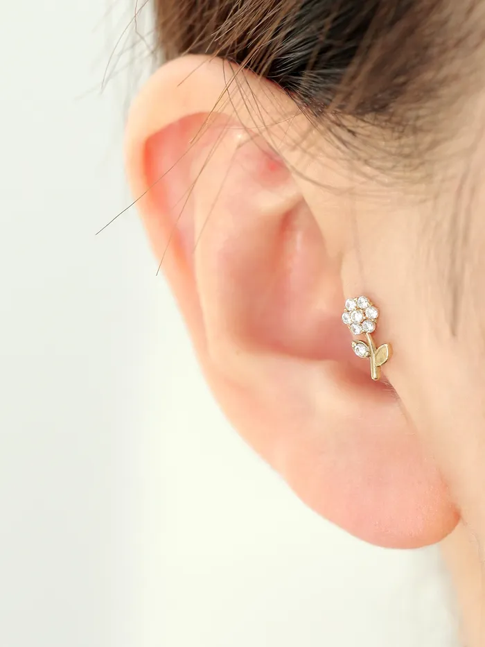 MinimalBijoux 14K Gold Ruby Flower Cartilage Earring 18G16G Earrings