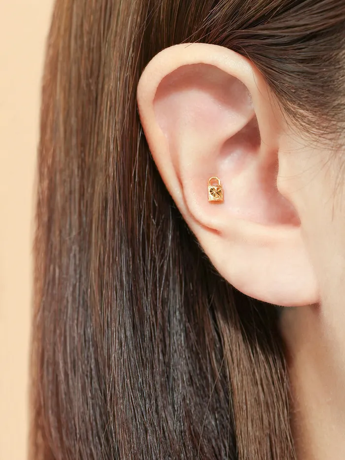 MinimalBijoux 24K Gold Heart Lock Cartilage Earring 20G Earrings