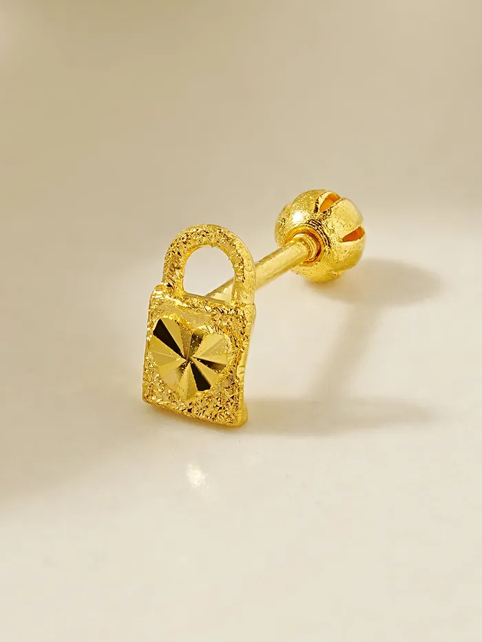 MinimalBijoux 24K Gold Heart Lock Cartilage Earring 20G Earrings