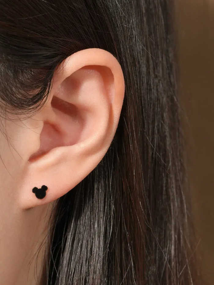 MinimalBijoux Earrings 14K Gold Black Line Mouse Cartilage Earring 20G