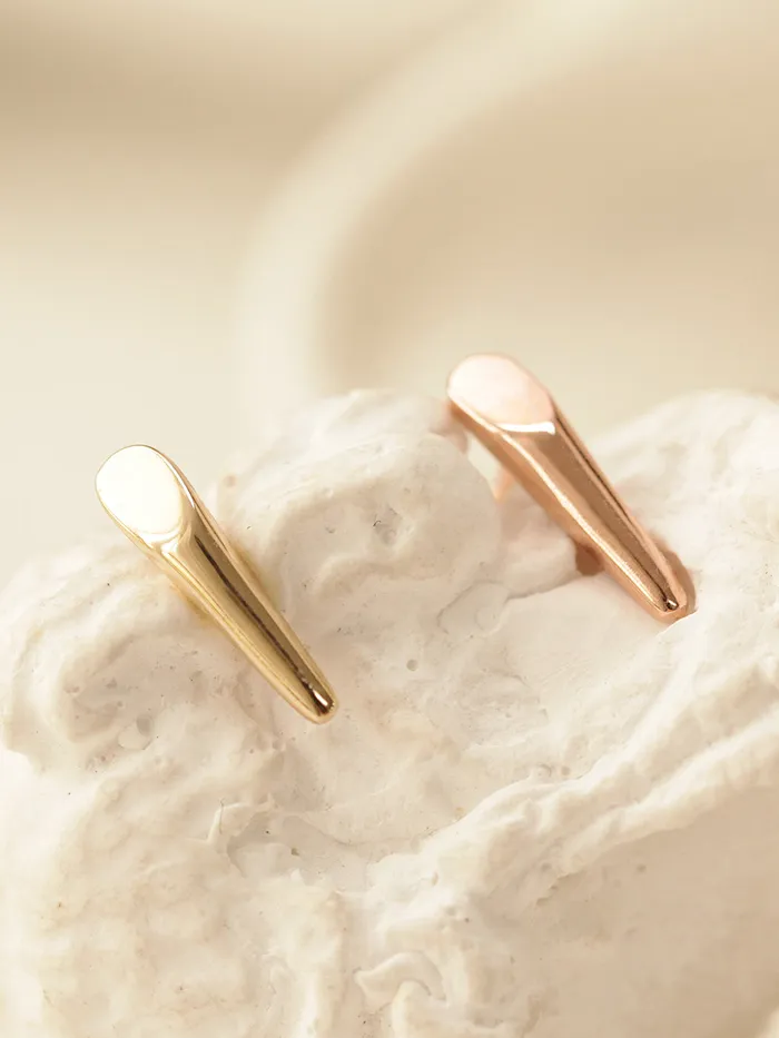 MinimalBijoux Earrings 14K Gold Volume Stick Cartilage Earring 20G18G16G