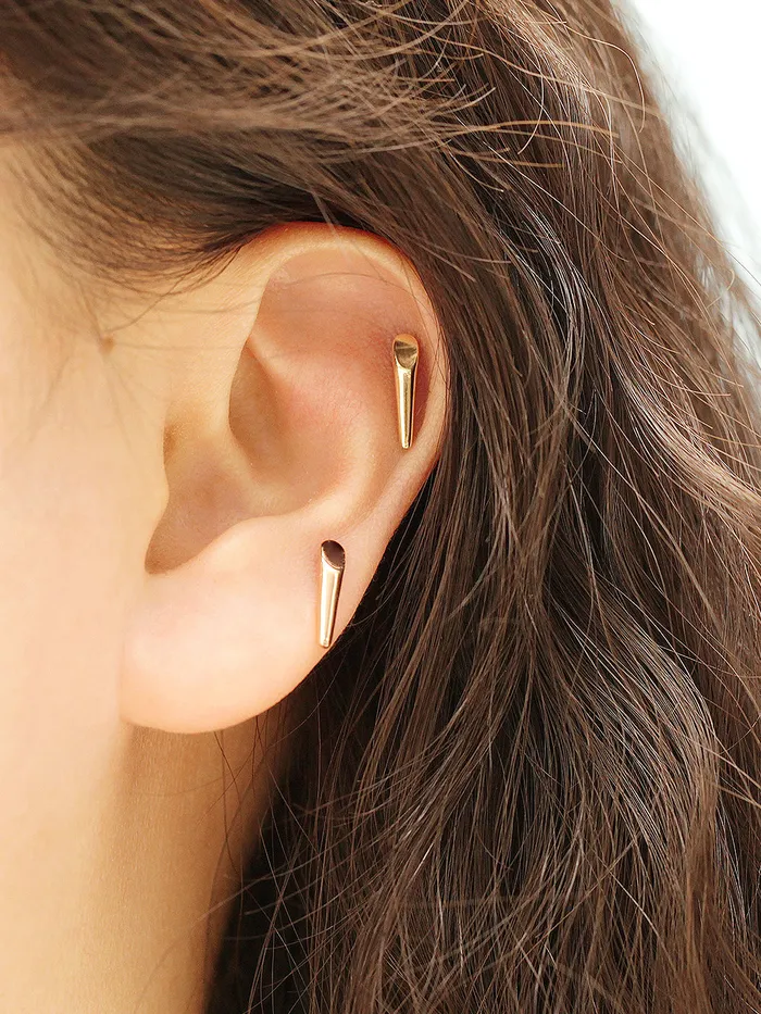MinimalBijoux Earrings 14K Gold Volume Stick Cartilage Earring 20G18G16G