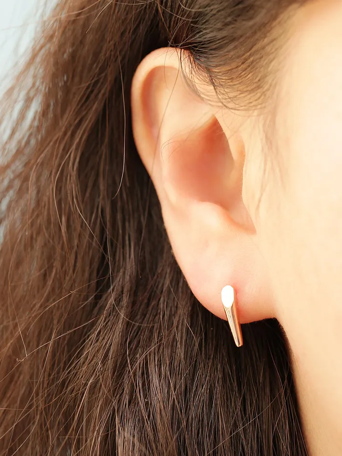 MinimalBijoux Earrings 14K Gold Volume Stick Cartilage Earring 20G18G16G