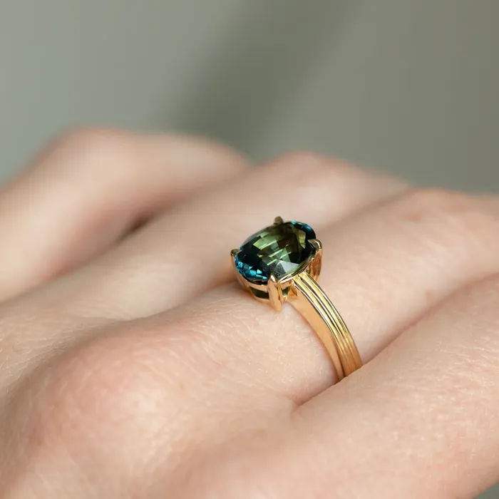 Rings Nashan 359ct Oval Deep Teal Madagascar Sapphire Low Profile TriBand Three Winds 4 Prong Solitaire in 14k Yellow Gold