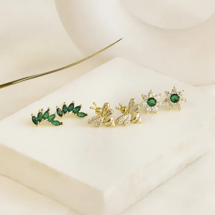 Upakarna Sparkling Emerald Earrings Set Earrings
