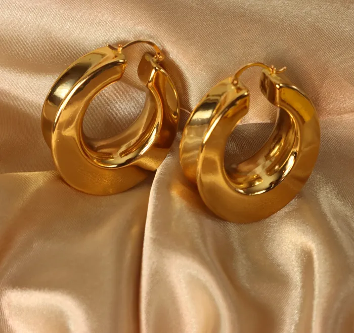 Earrings Omolola Jewellery Tyra 18ct gold plated on copper Hoop Earrings